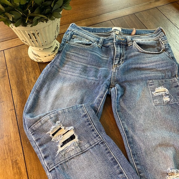 SNEAK PEEK Denim - SNEAK PEEK | Mid-rise Distressed Patch Jeans